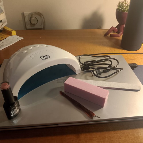 Nail Lamp 5/10W with Elixir Rubber Base and Accessories new