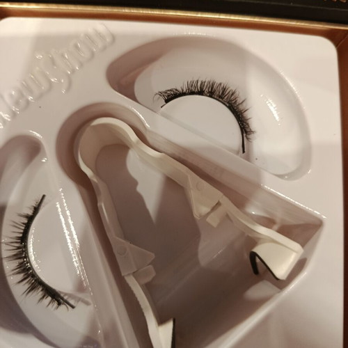 Magnetic Eyelashes and Eyelash Curler like new, reusable fiber