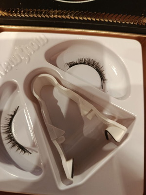 Magnetic Eyelashes and Eyelash Curler like new, reusable fiber