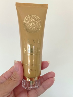 La Vie en Rose scrub for face used