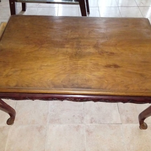 Leontos Antique Table in Like New Condition, Walnut Wood