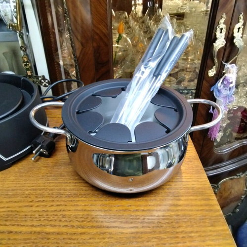 Severin FO 2400 fondue set new with 8 forks and adjustable thermostat