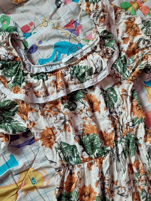 Floral women's dress size M like new, Anel