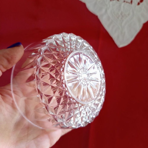 Small glass bowl with star design like new