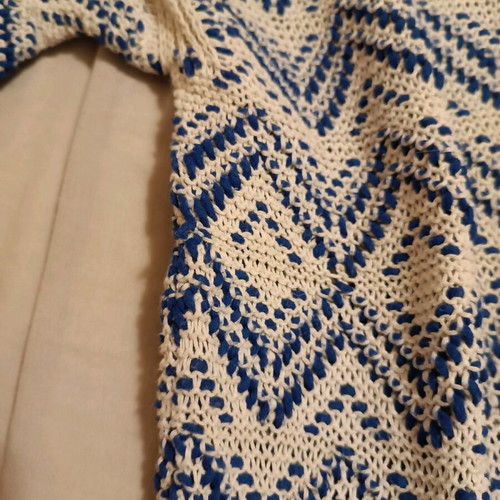Patterned pullover size S like new