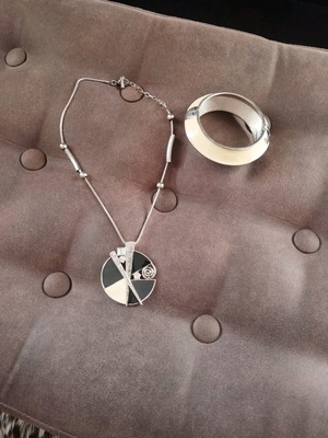 Pendant necklace with bracelet handcuff used, black and beige