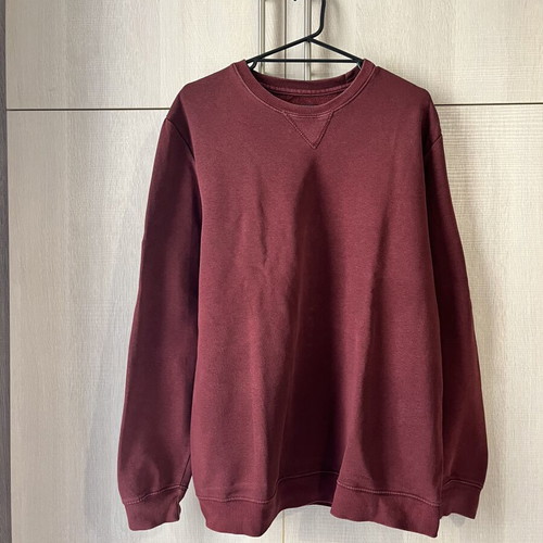 Pull & Bear men's sweater used, size Large, burgundy