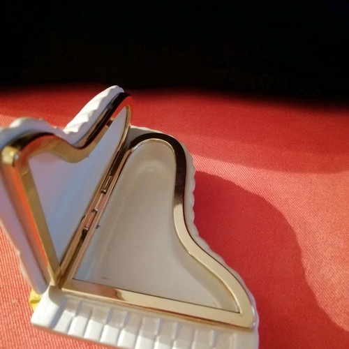 Porcelain jewelry box vintage like new, Italian piano shape