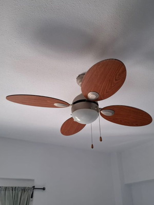Ceiling fan with light like new