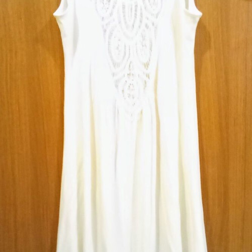 White dress M/L like new with lace back, elastic fabric