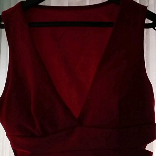Evening top like new, red with side details