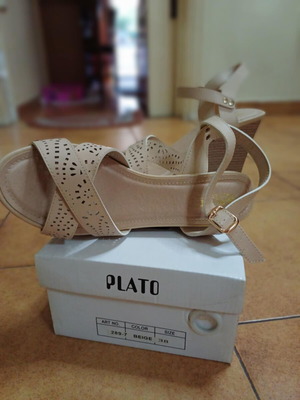 Sandals used in ecru color, size 38, narrow fit
