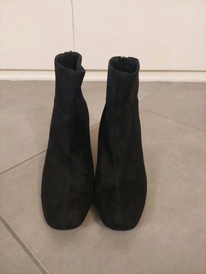 Black suede ankle boots Stradivarius used, size 38