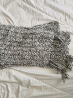 Set of 3 handmade scarves and 2 hats like new, gray and blue
