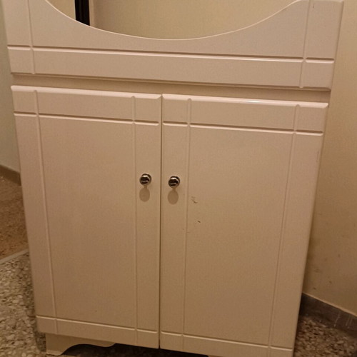 Bathroom furniture like new with sink, faucet and mirror
