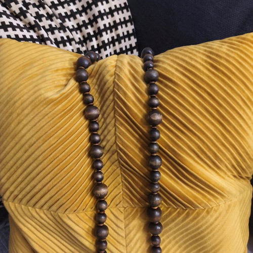 Wooden long handmade necklace like new, brown
