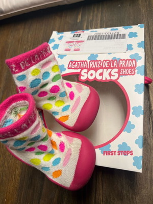 Βρεφικά καλτσοπαπουτσάκια Agatha Ruiz de la Prada Νο18/19 σαν καινούργια με κουτί