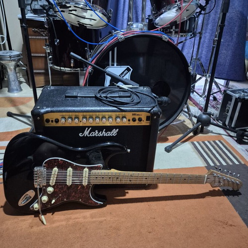 Jet JS-300 Stratocaster Roasted Maple guitar with Marshall 30W amplifier and effects