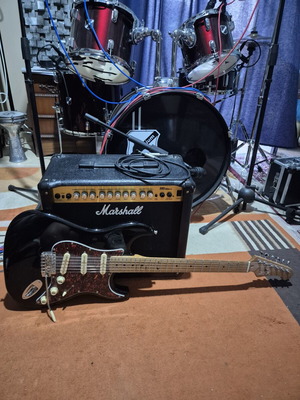 Jet JS-300 Stratocaster Roasted Maple guitar with Marshall 30W amplifier and effects