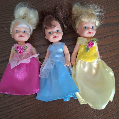 Set of 3 small dolls 10 cm like new