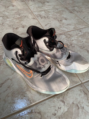 Μπασκετικά παπούτσια Nike μεταχειρισμένα, πολύχρωμα, μέγεθος 44.5