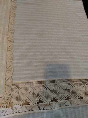 Handmade doilies and 3 napkins set, excellent condition
