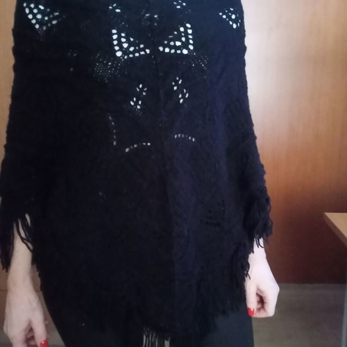 Handmade cape used with fringes, black