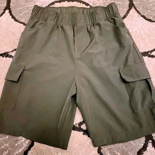 Body Glove Cargo Shorts Khaki size L teen like new