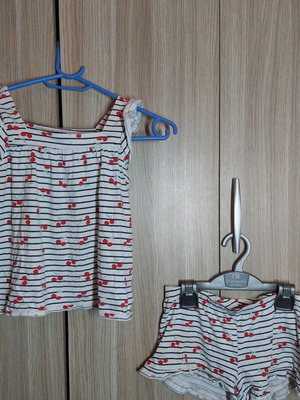 H&M girls' set like new, white and red blouse with shorts