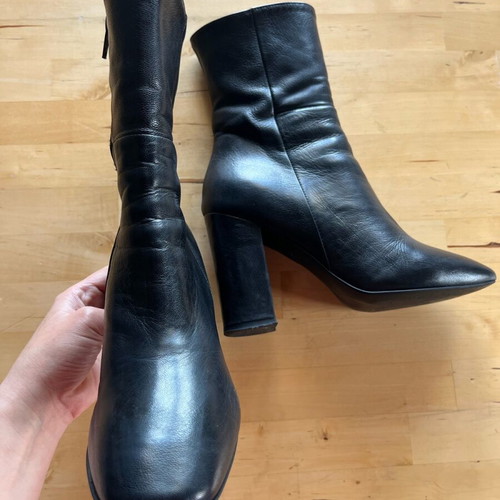 Leather ankle boots used No36 with heel Italian
