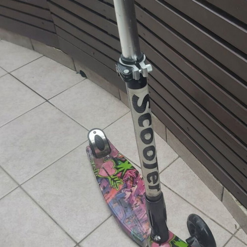 Skates used, set of 2 blue kids' with light-up wheels