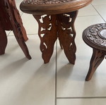 Σετ 3 ξύλινα σκαλιστά τραπεζάκια μεταχειρισμένα