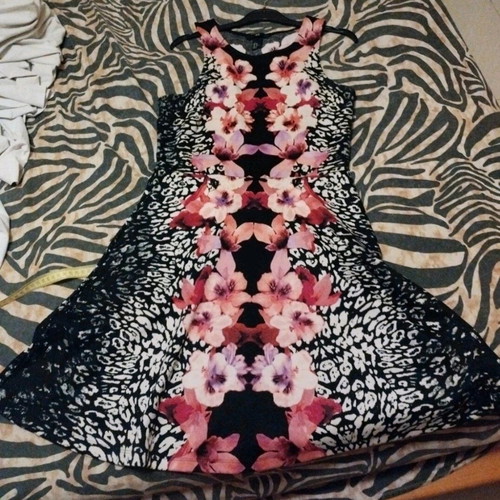 Set of 4 dresses like new, size M, black and brown