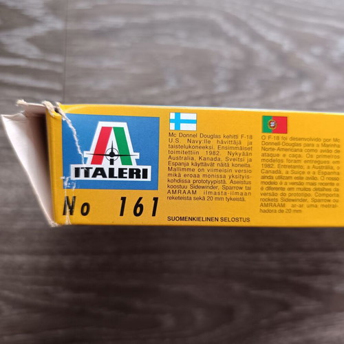 Italeri F/A-18 A/B/C Hornet model kit 1:72 new