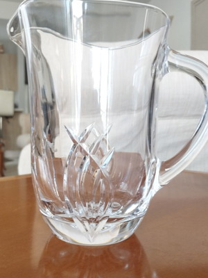 Vintage Arcoroc France Canterbury Crocus glass pitcher like new