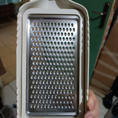 Leifheit Comfortline White Grater with Stainless Steel Surface like new
