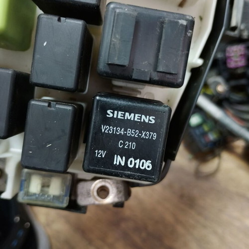 Fuse box used for Mazda 323, 626, Premacy
