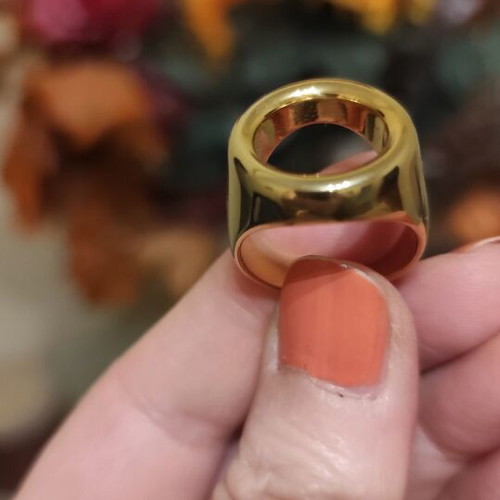 Gold ring new, stainless steel, size 8, circular design