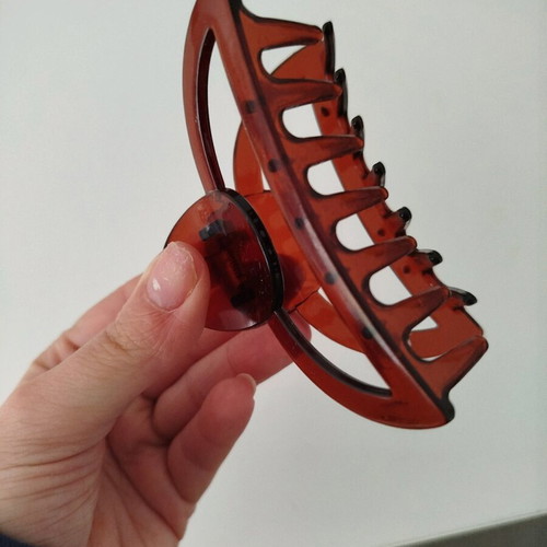 Hair clip like new, brown