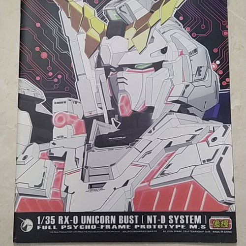 RX-0 Unicorn Gundam Bust 1/35 like new, assembled with LED lighting