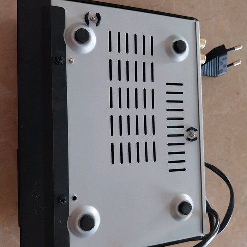 Crystal Audio SD MPRG-4 DVB-T decoder used, ideal for old TVs