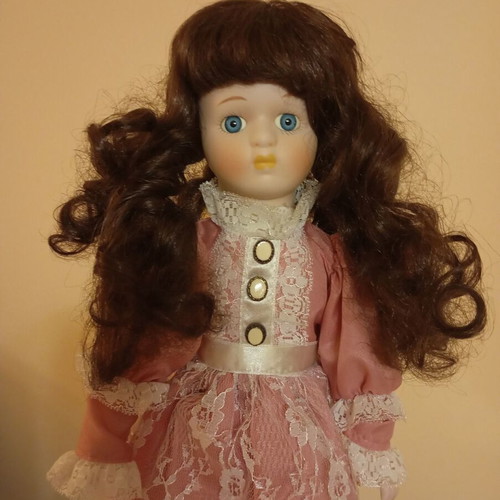 Vintage Porcelain Doll Suzette 1988-1989 Heritage Mint Ltd 40cm like new
