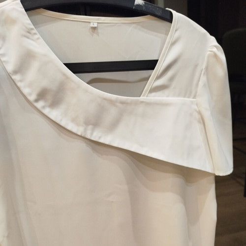 Elegant white top with puff sleeves like new, size L