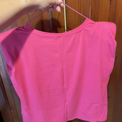 T-shirt with shoulder pads new, fuchsia