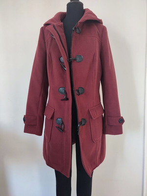 Women's burgundy coat XL like new with hood and toggle fastenings