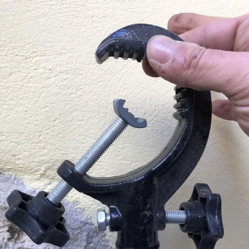 Cast iron c-clamp holder in good condition