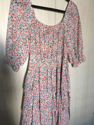 Women's dress with light ruffles, above the knee, like new, size M/L
