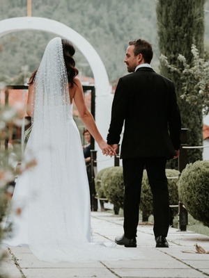Madejro wedding dress set with veil like new, white with pearls