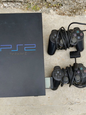 PlayStation 2 конзола като нова с два контролера и ръководство
