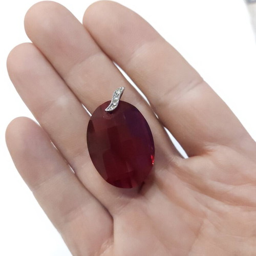 Pendant with red stone Swarovski type like new